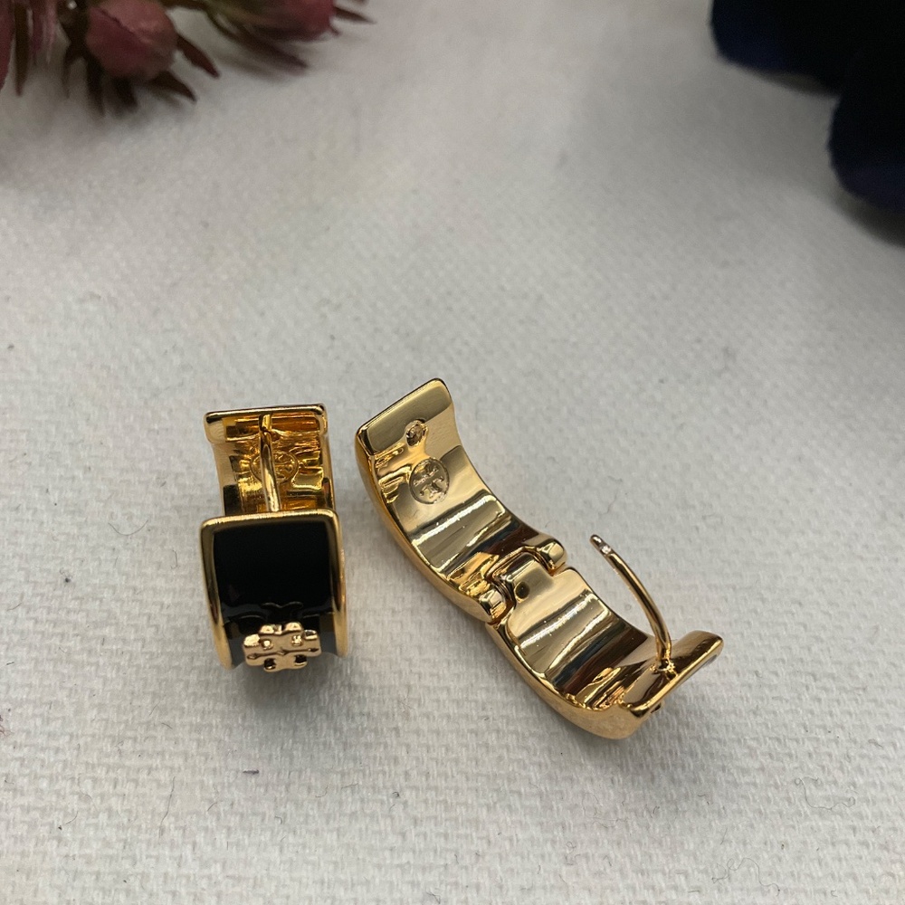 TORY BURCH  Kira enamel huggie hoop earrings - Picture 2 of 3